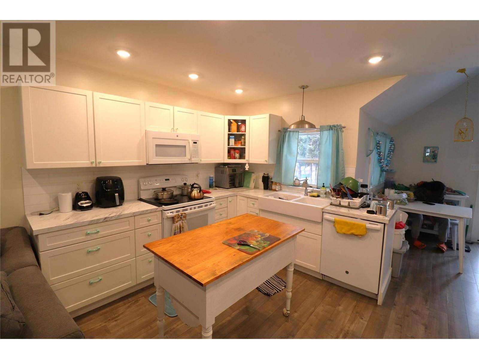 Castlegar, BC V1N1N2,312 8TH Avenue