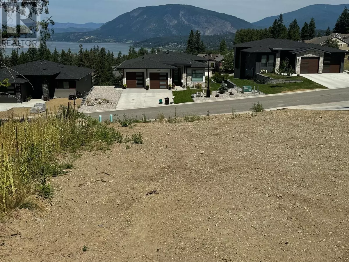 Salmon Arm, BC V1E2R5,1060 16 Avenue SE