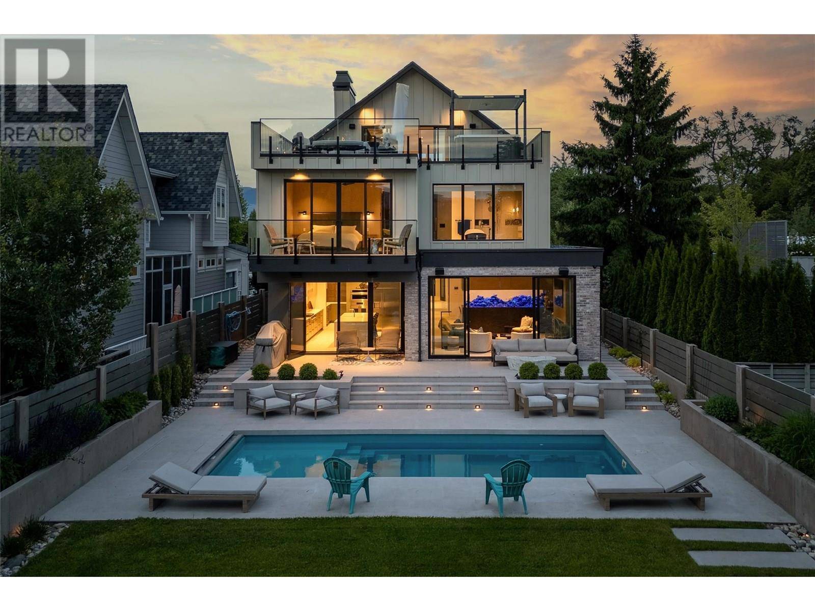 2530 Abbott Street, Kelowna, BC V1Y1G2