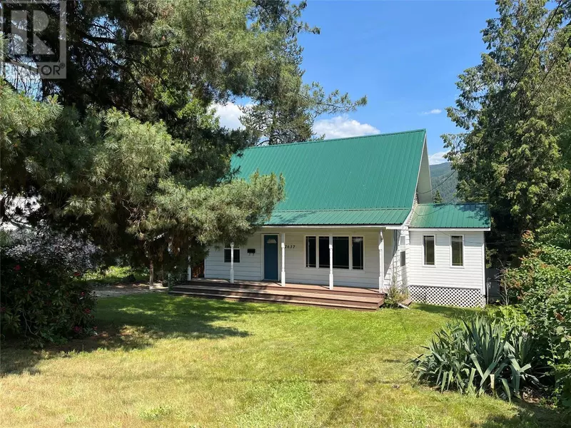 2637 10th Avenue, Castlegar, BC V1N3A4
