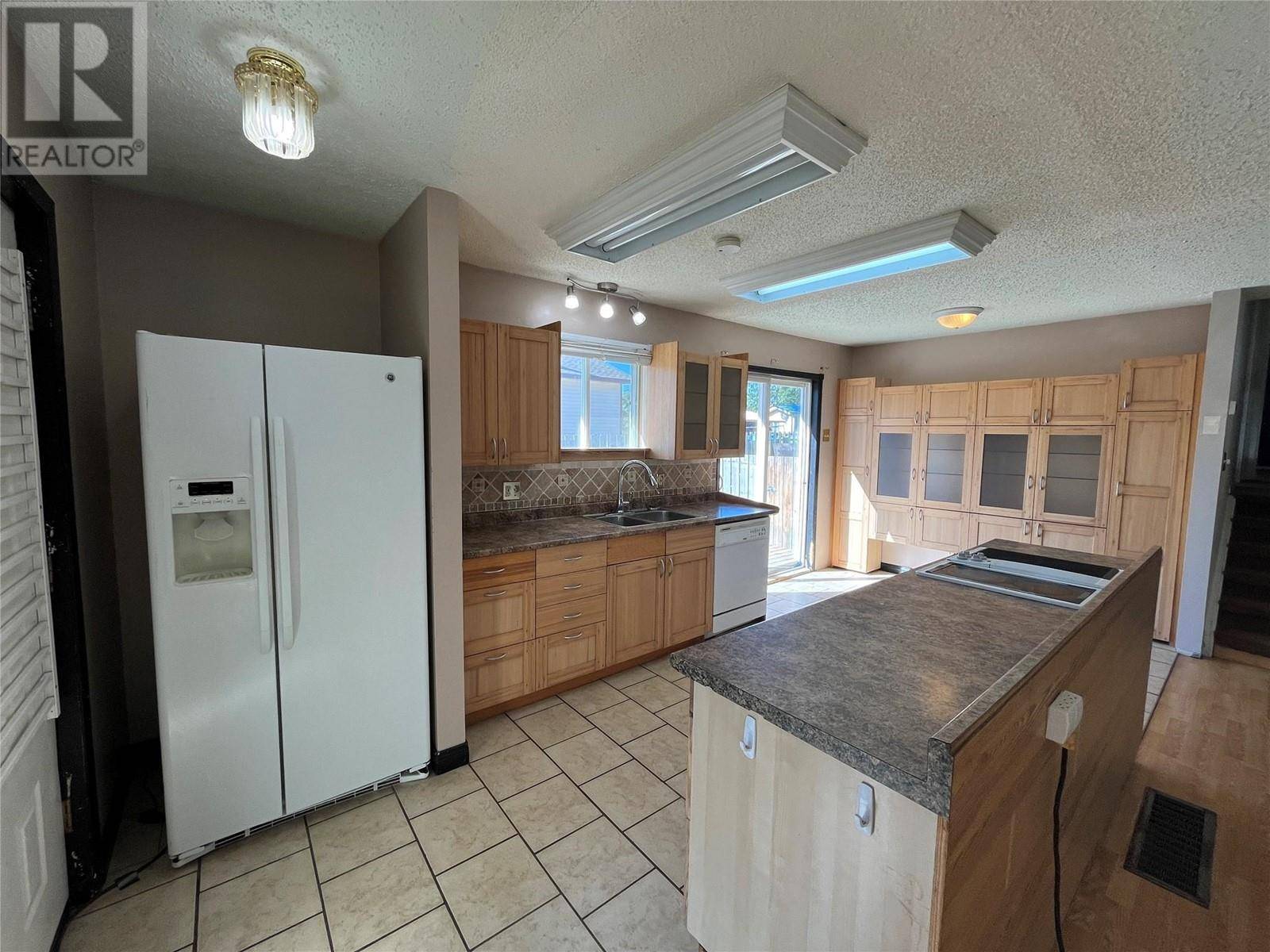 Tumbler Ridge, BC V0C2W0,132 SPRUCE Avenue
