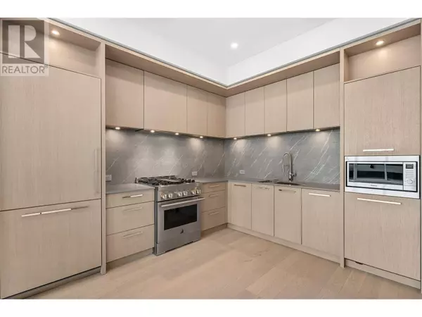 Kelowna, BC V1W0G5,3389 Lakeshore RD #605