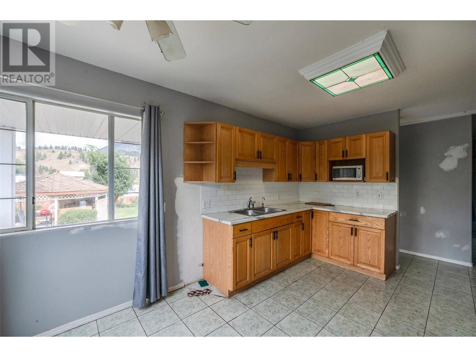 Oliver, BC V0H1T7,8046 RIVER Road