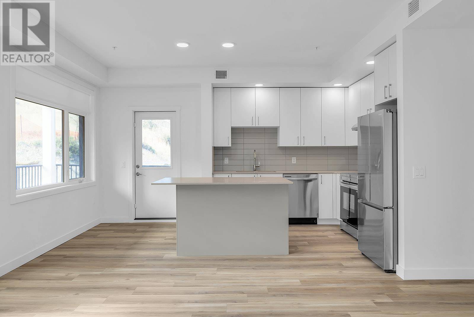 Kelowna, BC V1W0G7,1057 Frost RD #302