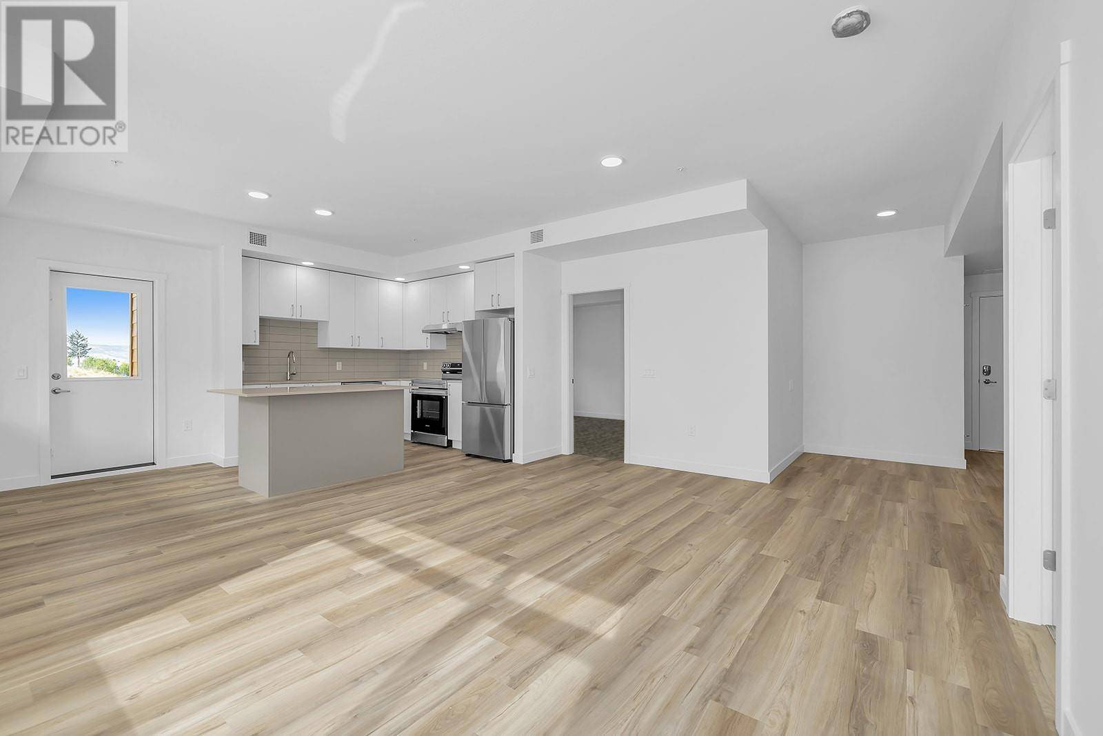 1057 Frost RD #302, Kelowna, BC V1W0G7