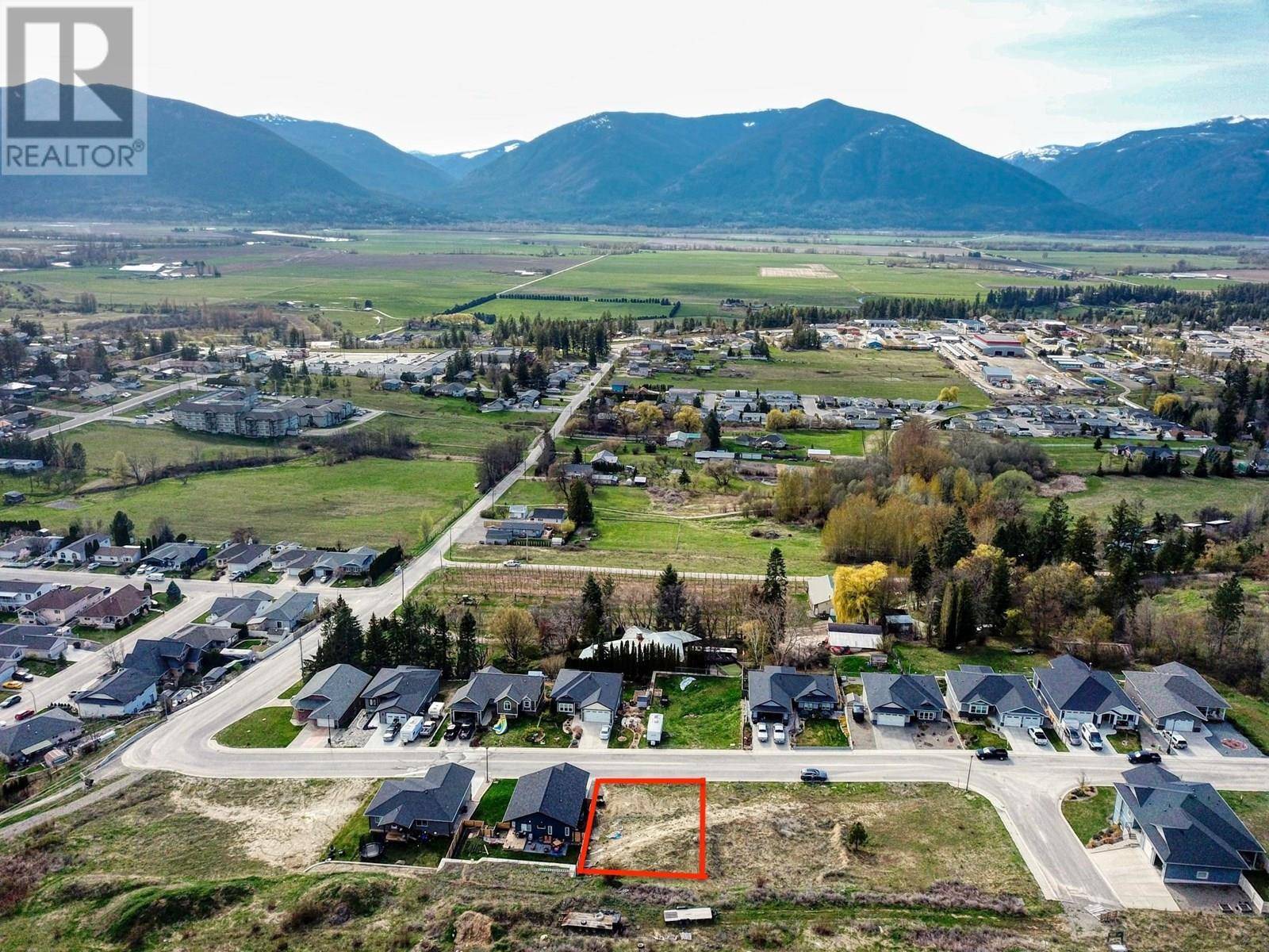1126 12TH Avenue N, Creston, BC V0B1G6