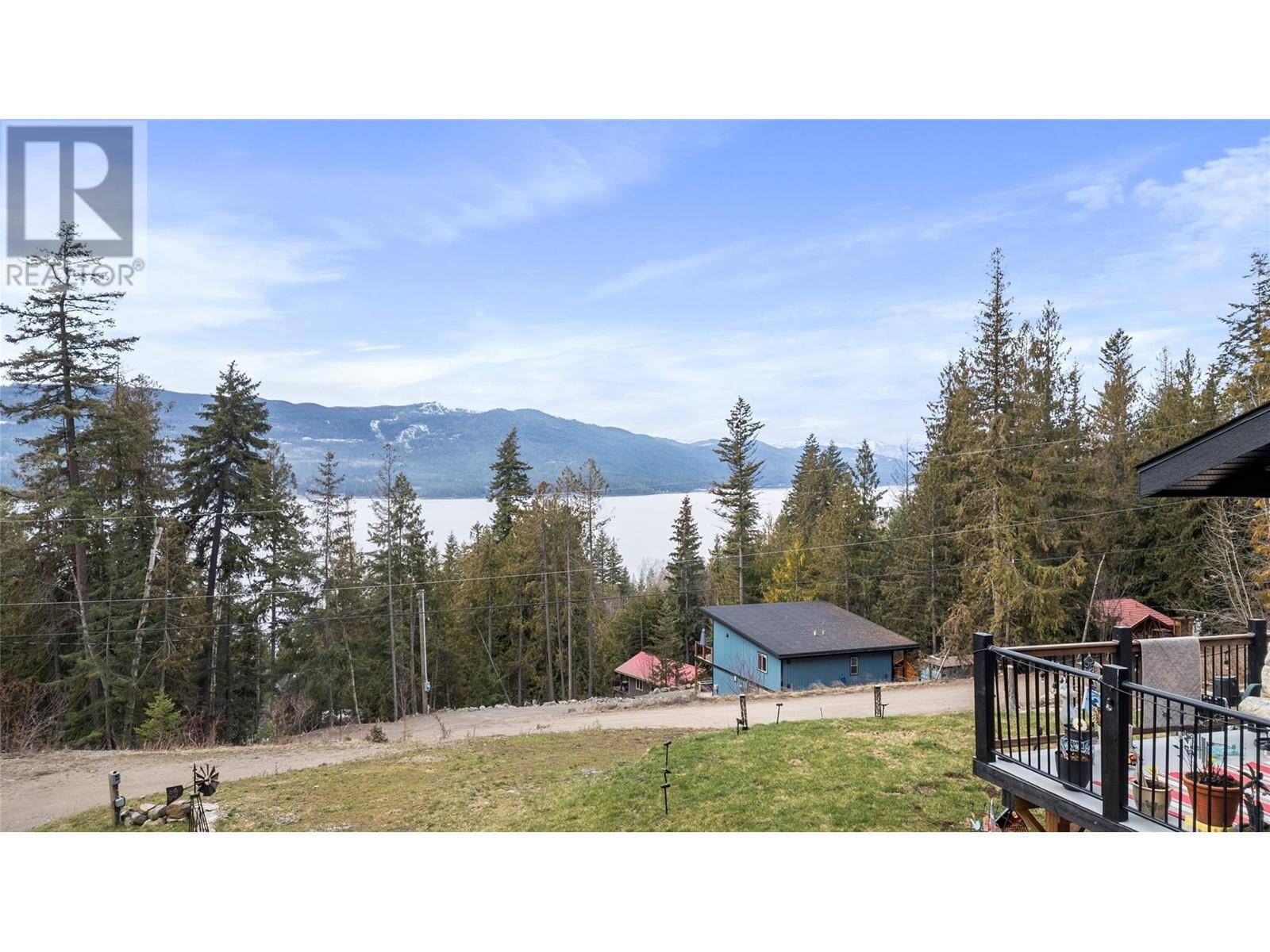 Anglemont, BC V0E1M8,7551 Klondike Trail