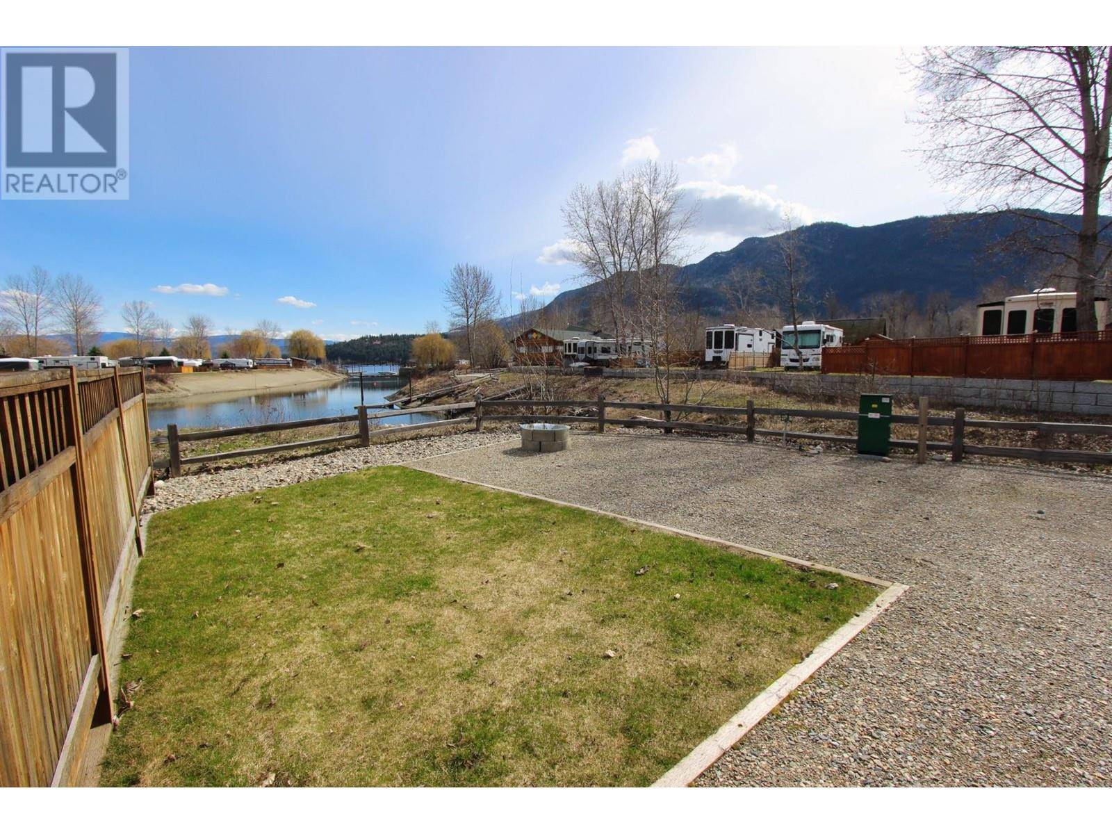 13 Marina Way, Lee Creek, BC V0E1M4