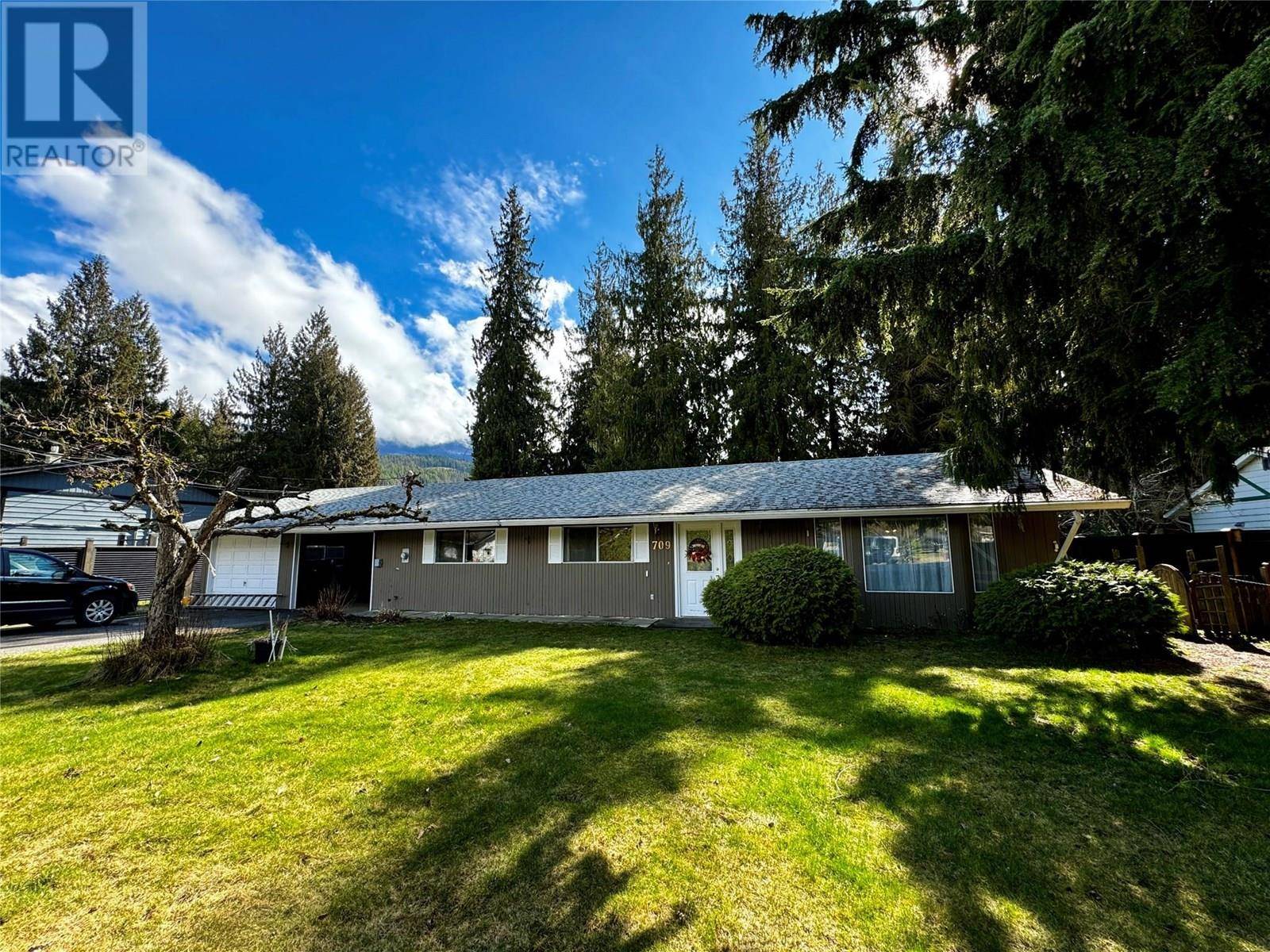 Sicamous, BC V0E2V0,709 Spruce Street