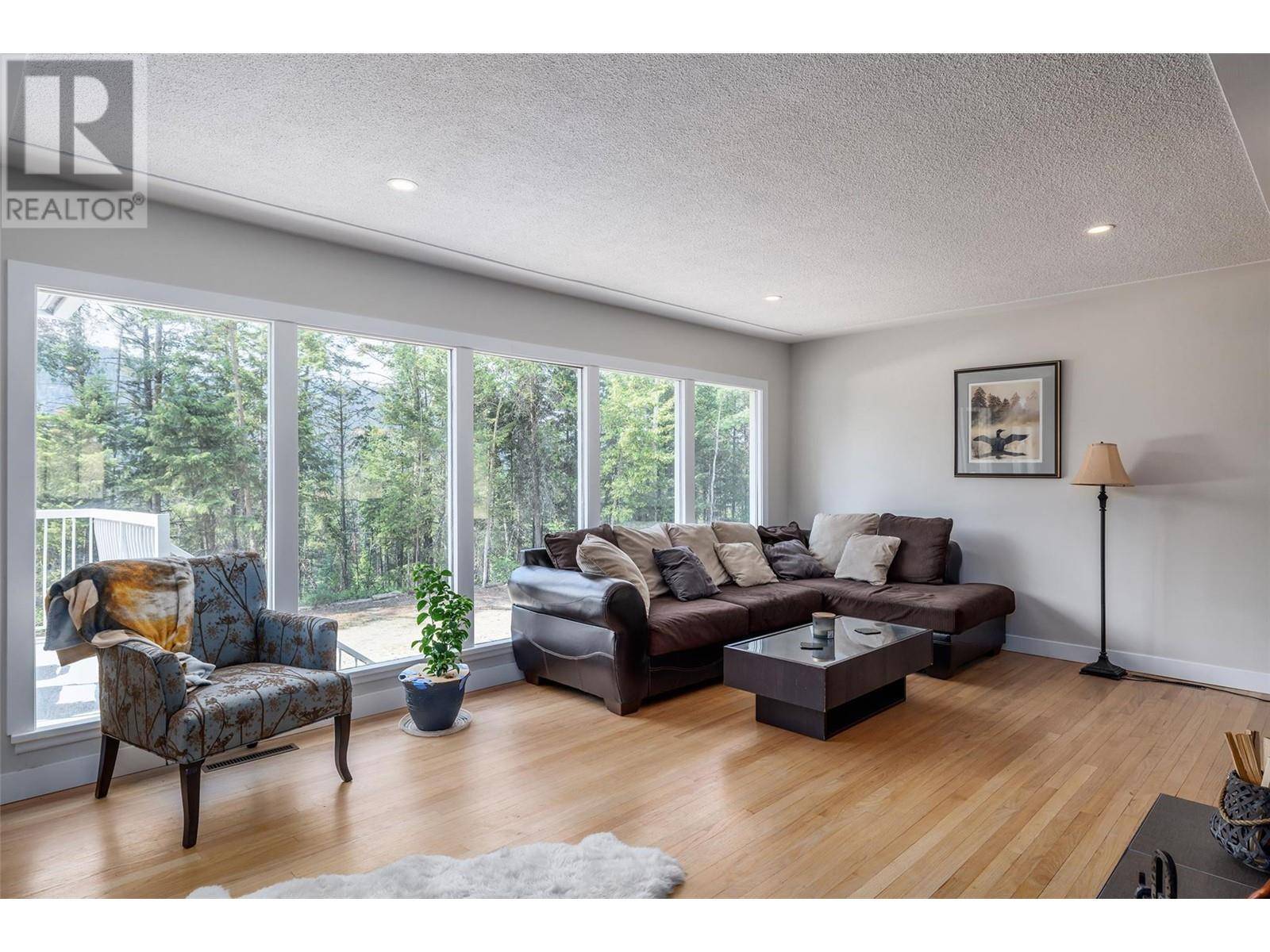 Kelowna, BC V1P1J1,7870 FALCON Road