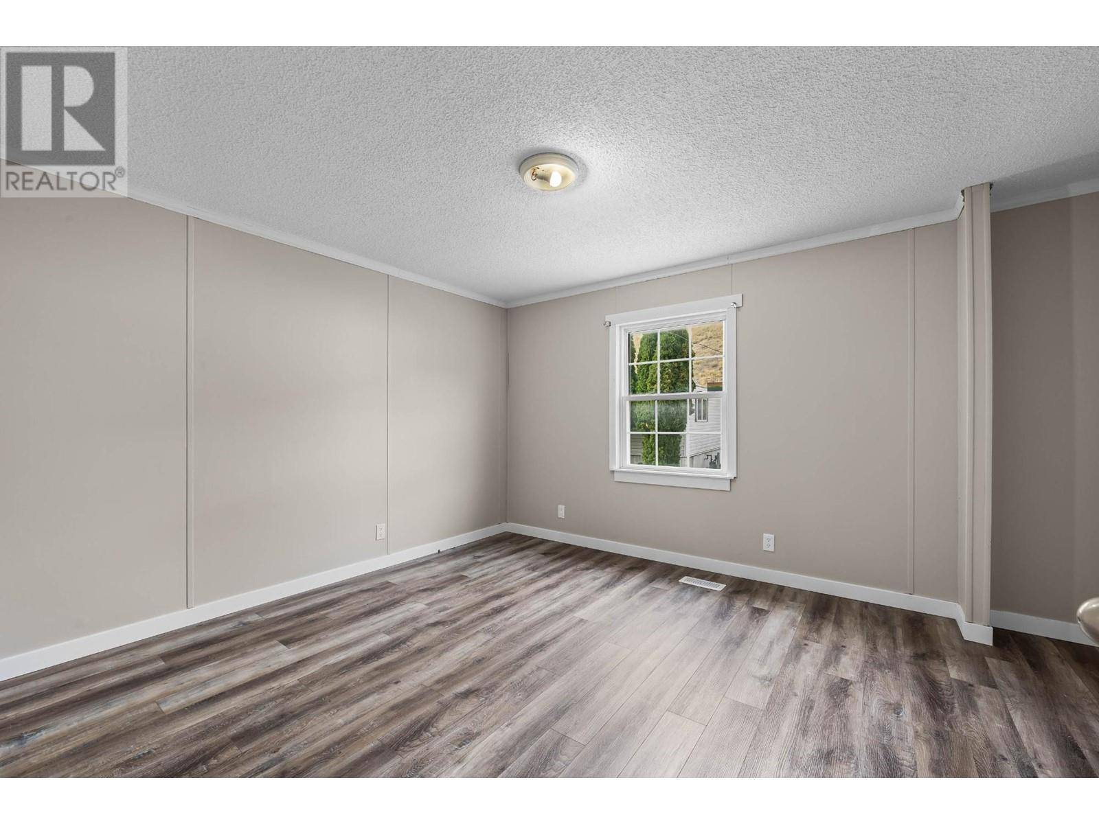 Merritt, BC V1k0B1,1401 NICOLA AVE #8