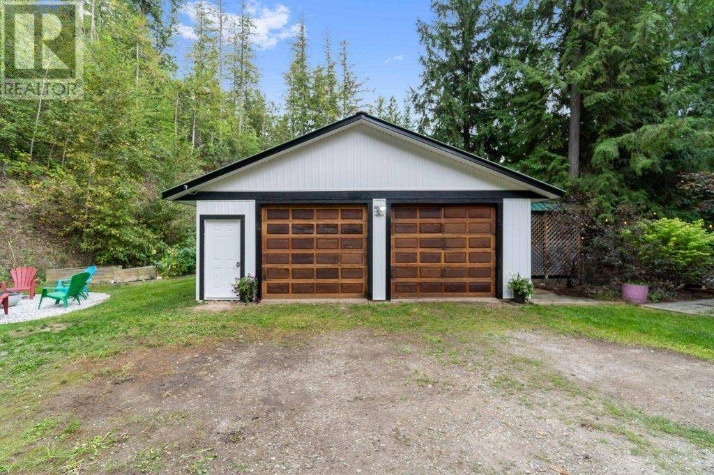 Swansea Point, BC V0E2K2,9048 Hummingbird Drive