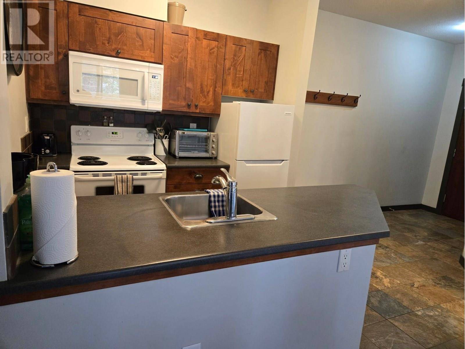 Panorama, BC V0A1T0,2070 SUMMIT Drive Unit# 201A & 201B