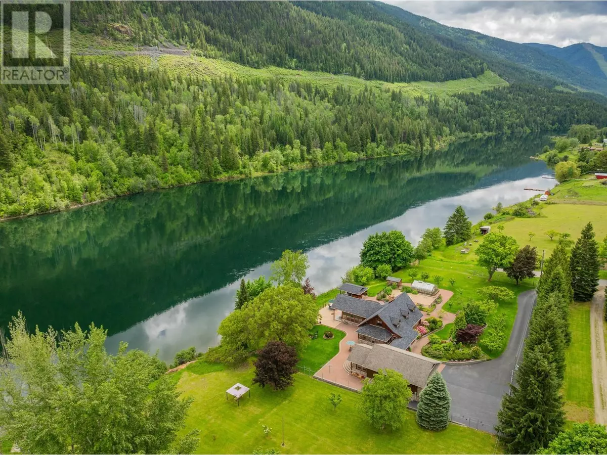 Shoreacres, BC V1N4P8,906 JAMES Road