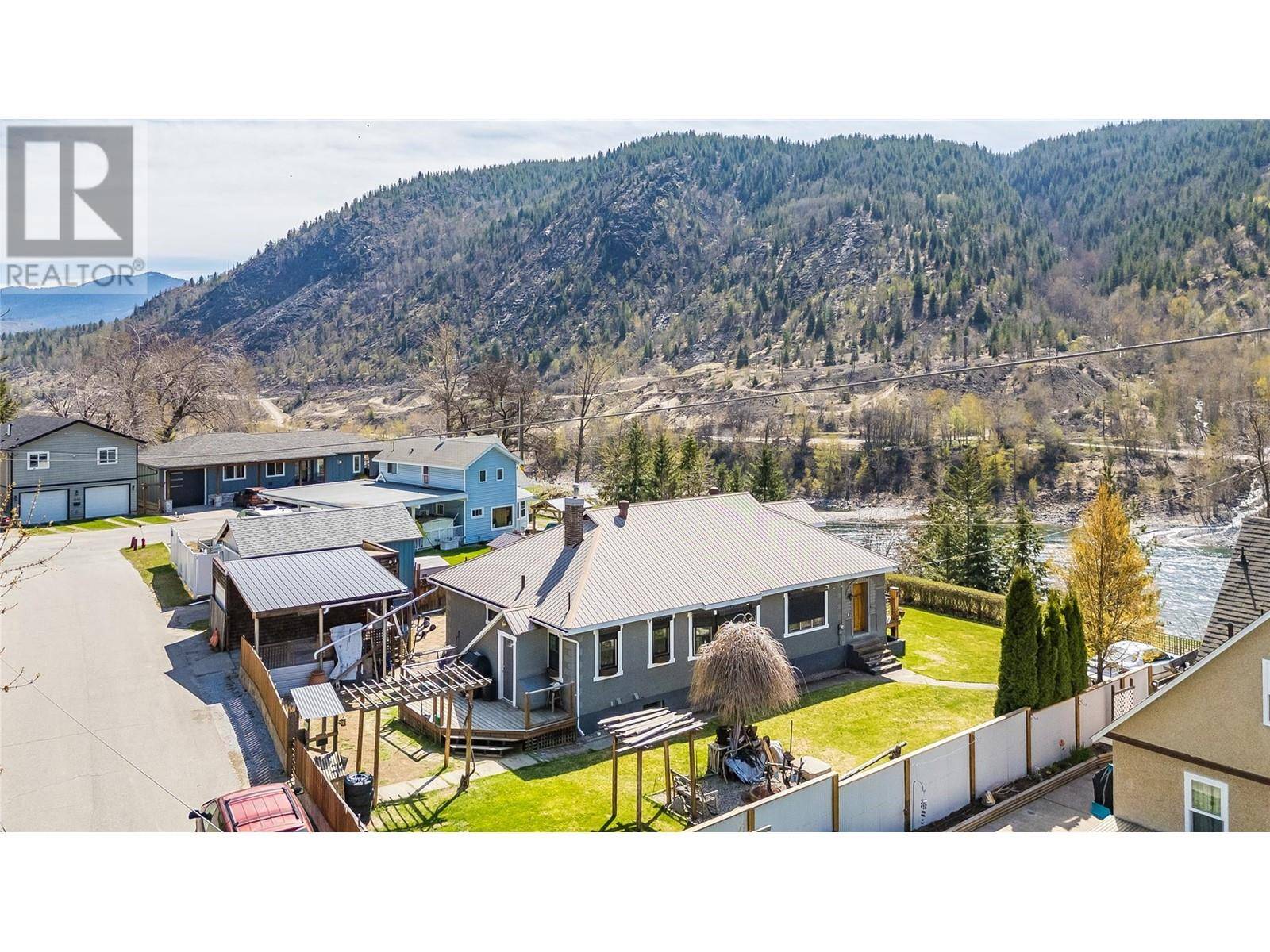 2385 Rockland Avenue, Trail, BC V1R3G4