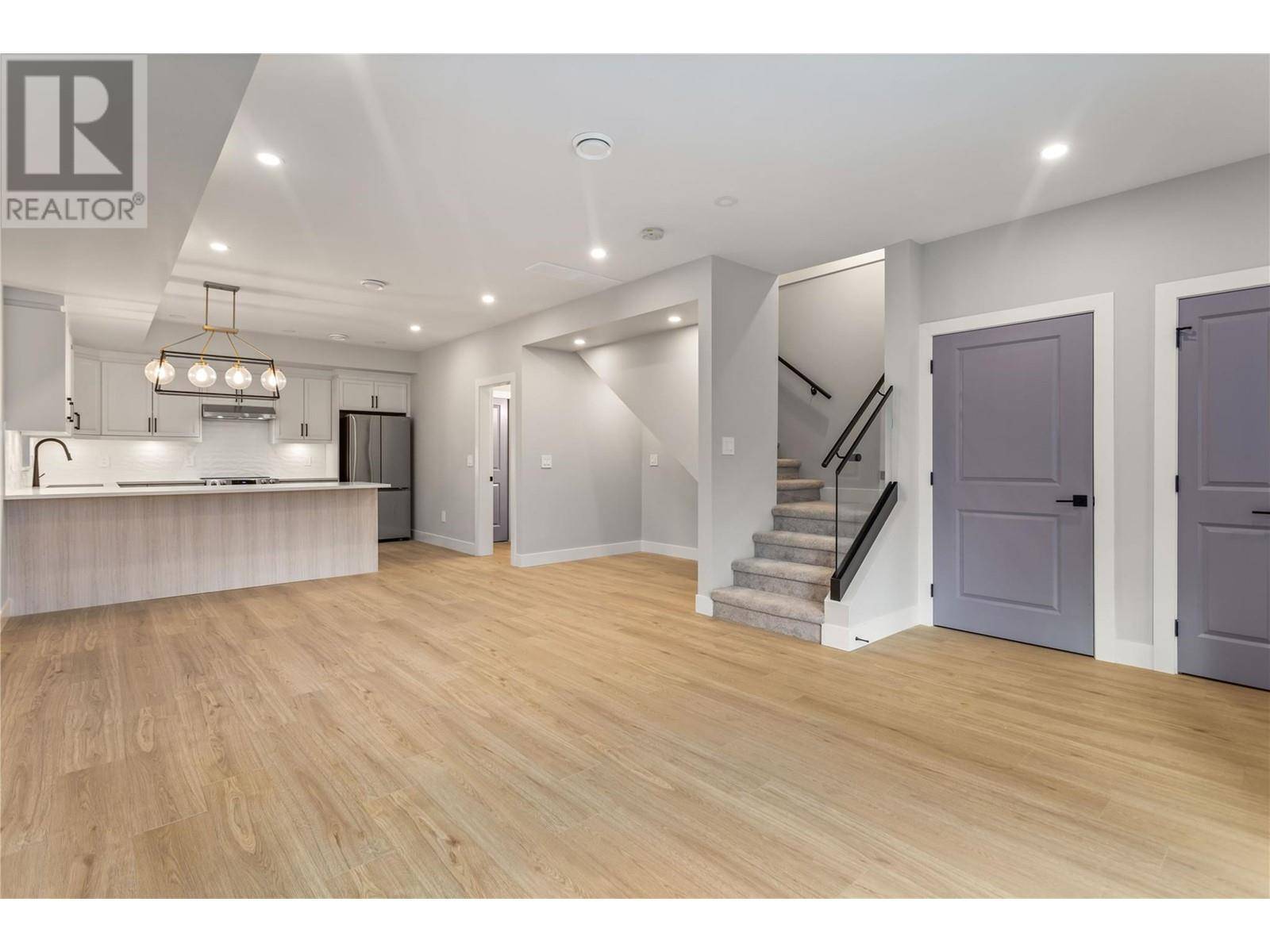 Kelowna, BC V1Y2Z5,1916 Ethel ST #1