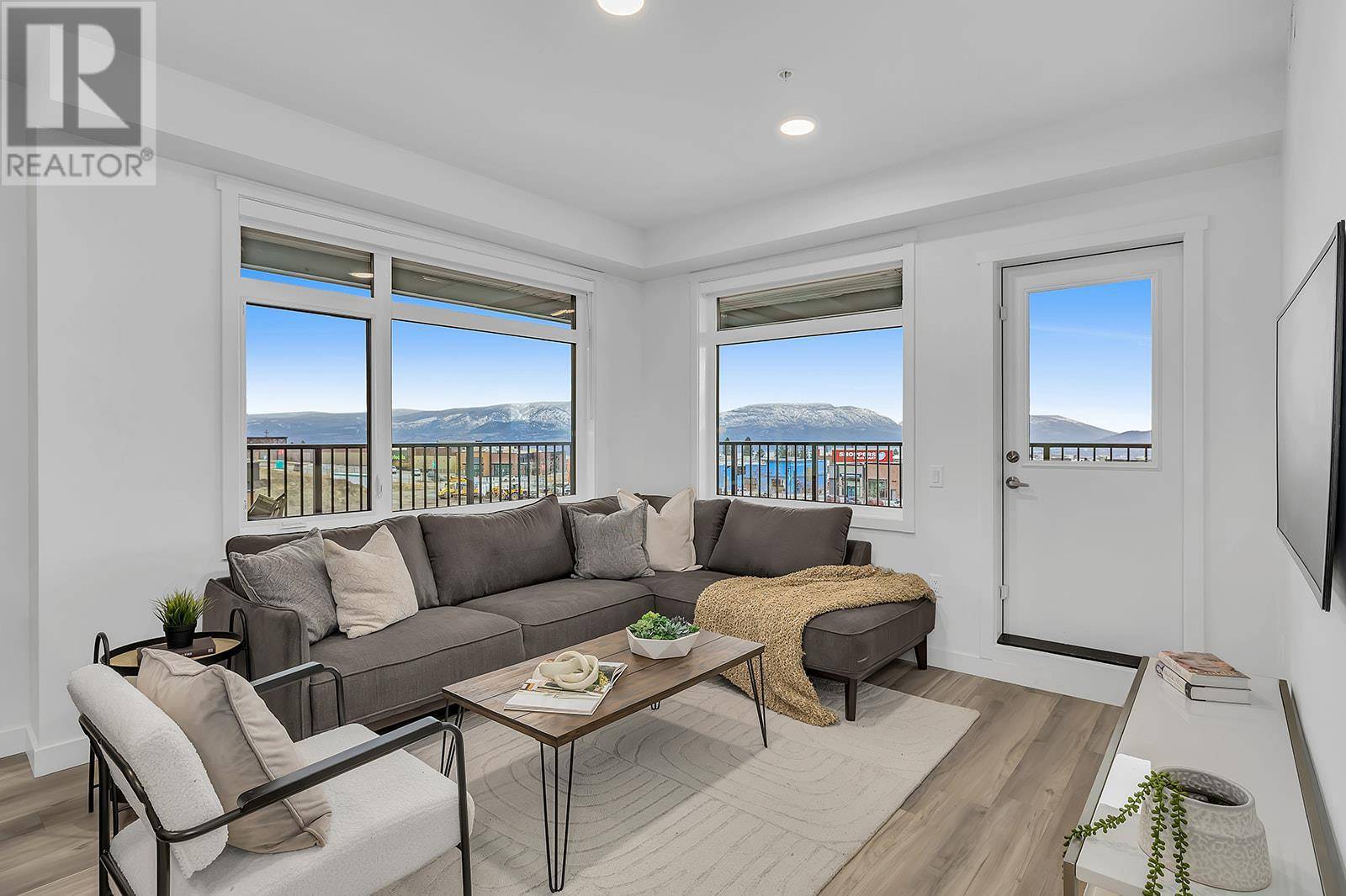 1057 Frost RD #201, Kelowna, BC V1W0G7