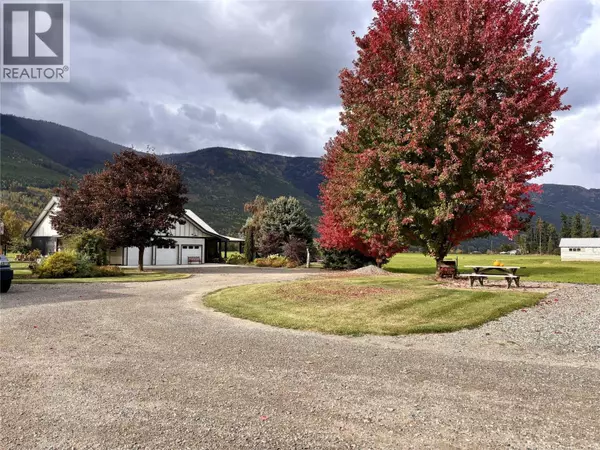 Salmon Arm, BC V1E3E3,152 Salmon River Road