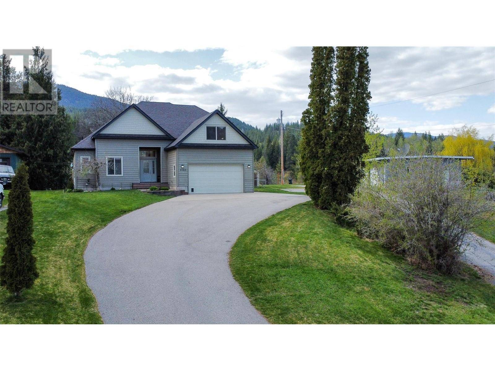 2163 Crestview Crescent, Castlegar, BC V1N3B4