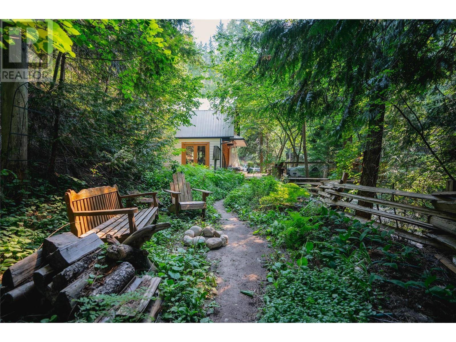 Winlaw, BC V0G2J0,5396 6 Highway