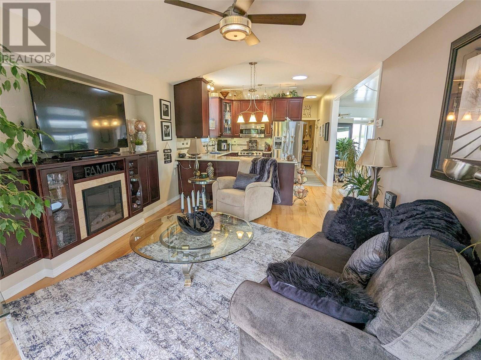 Kelowna, BC V4V1P4,415 Commonwealth RD #363