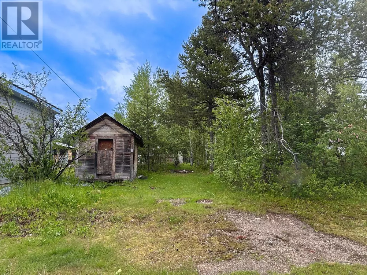Blue River, BC V0E1J0,818 SPRUCE Street