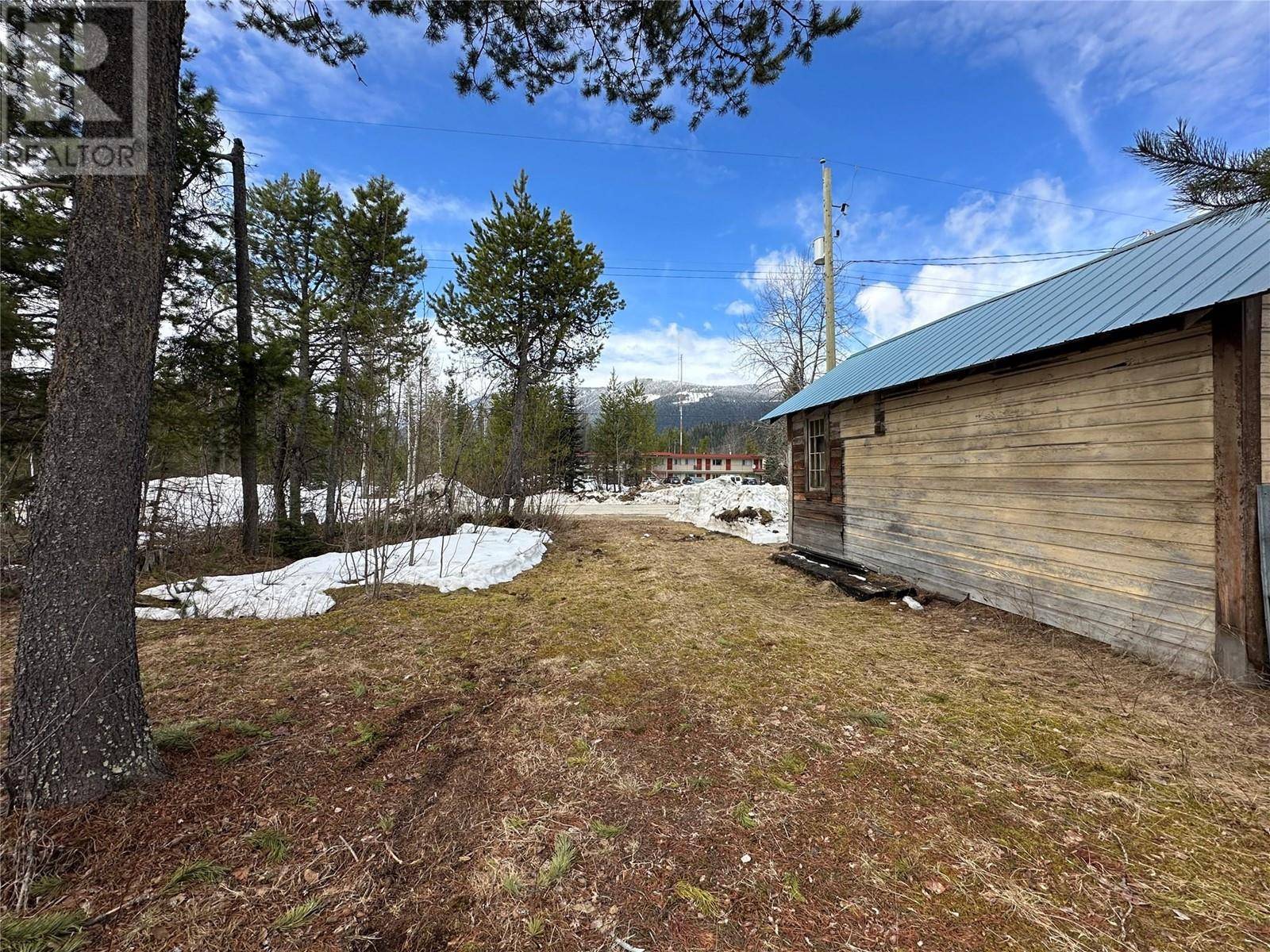 Blue River, BC V0E1J0,818 SPRUCE Street