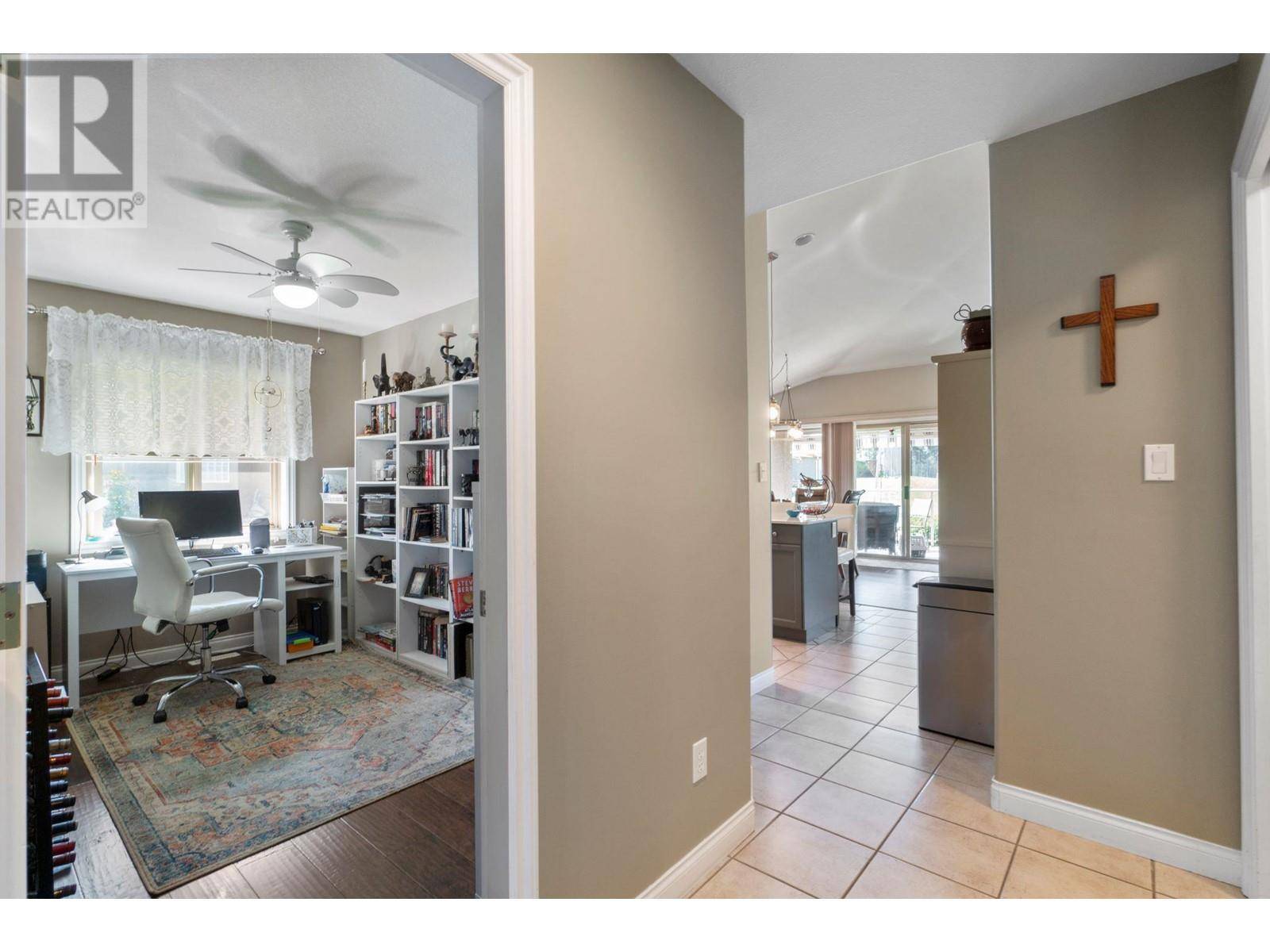 Blind Bay, BC V0E1H1,2550 Golf Course DR #11
