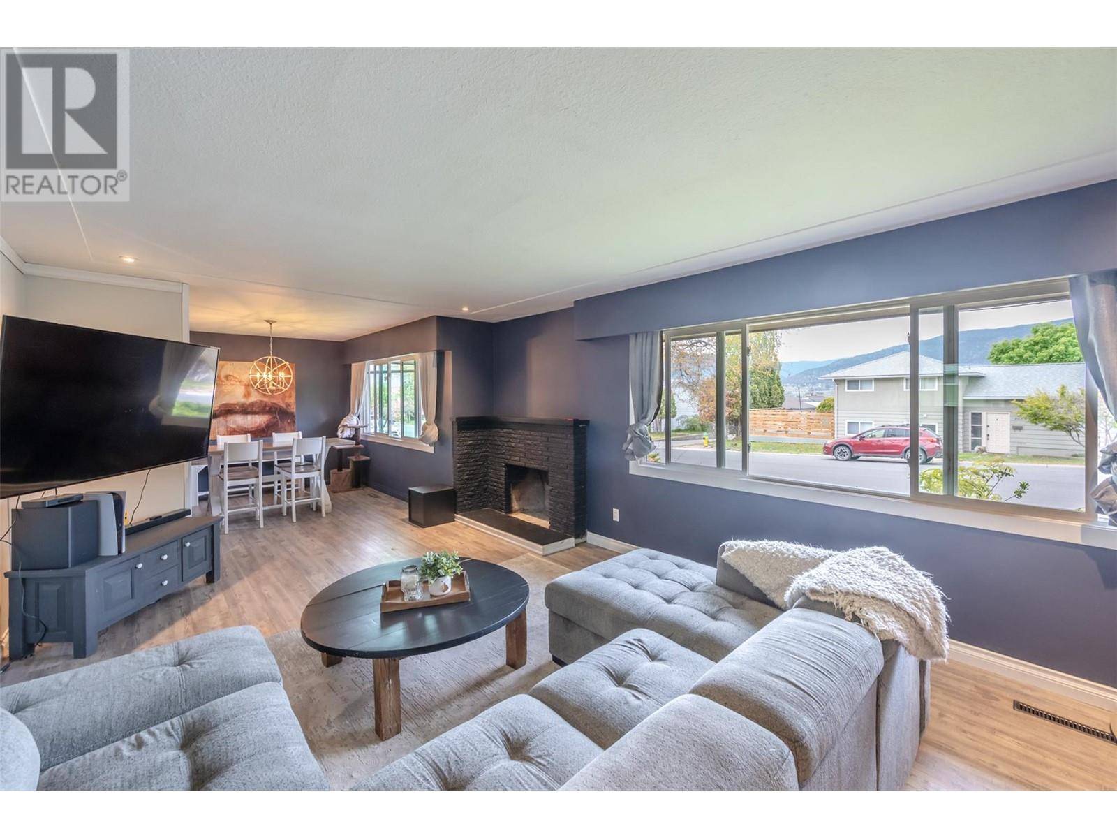 Penticton, BC V2a6P2,402 Heather Road
