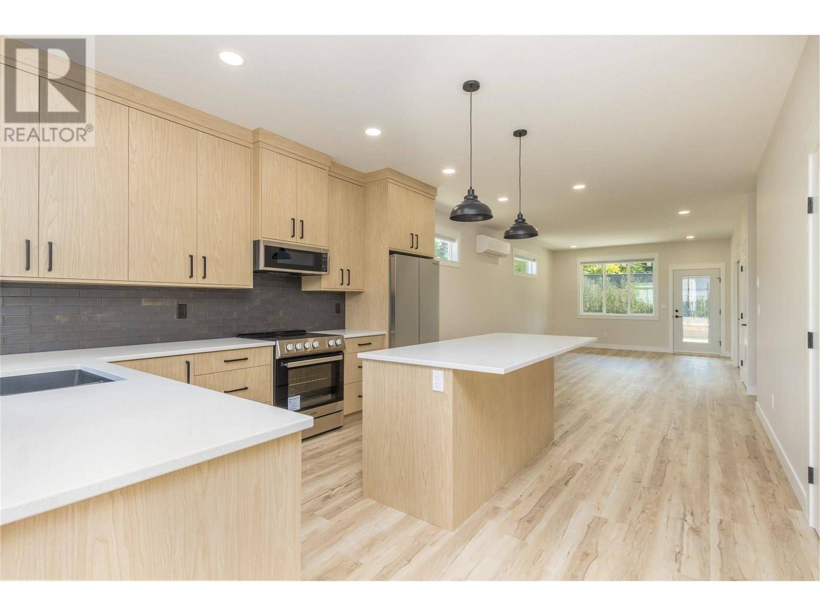 Salmon Arm, BC V1E0H1,2374 6 Avenue SE