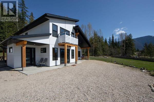 215 Cotswold Road, Nakusp, BC V0G1R0