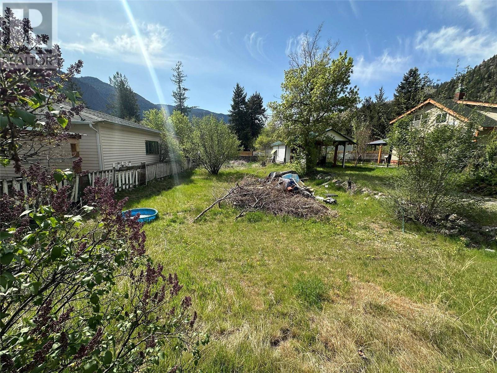Hedley, BC V0X1K0,810 DALY Avenue