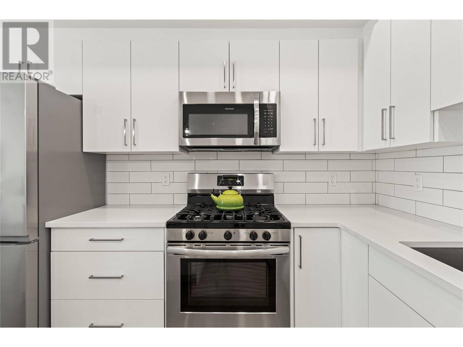 Kamloops, BC V2E0A5,2046 Robson PL #212