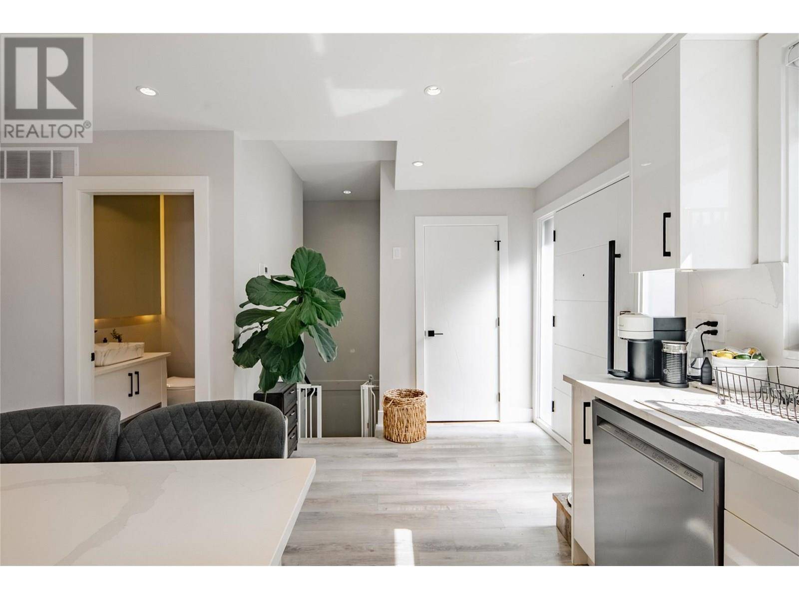Kelowna, BC V1Y6R5,1524 Lakeview Street