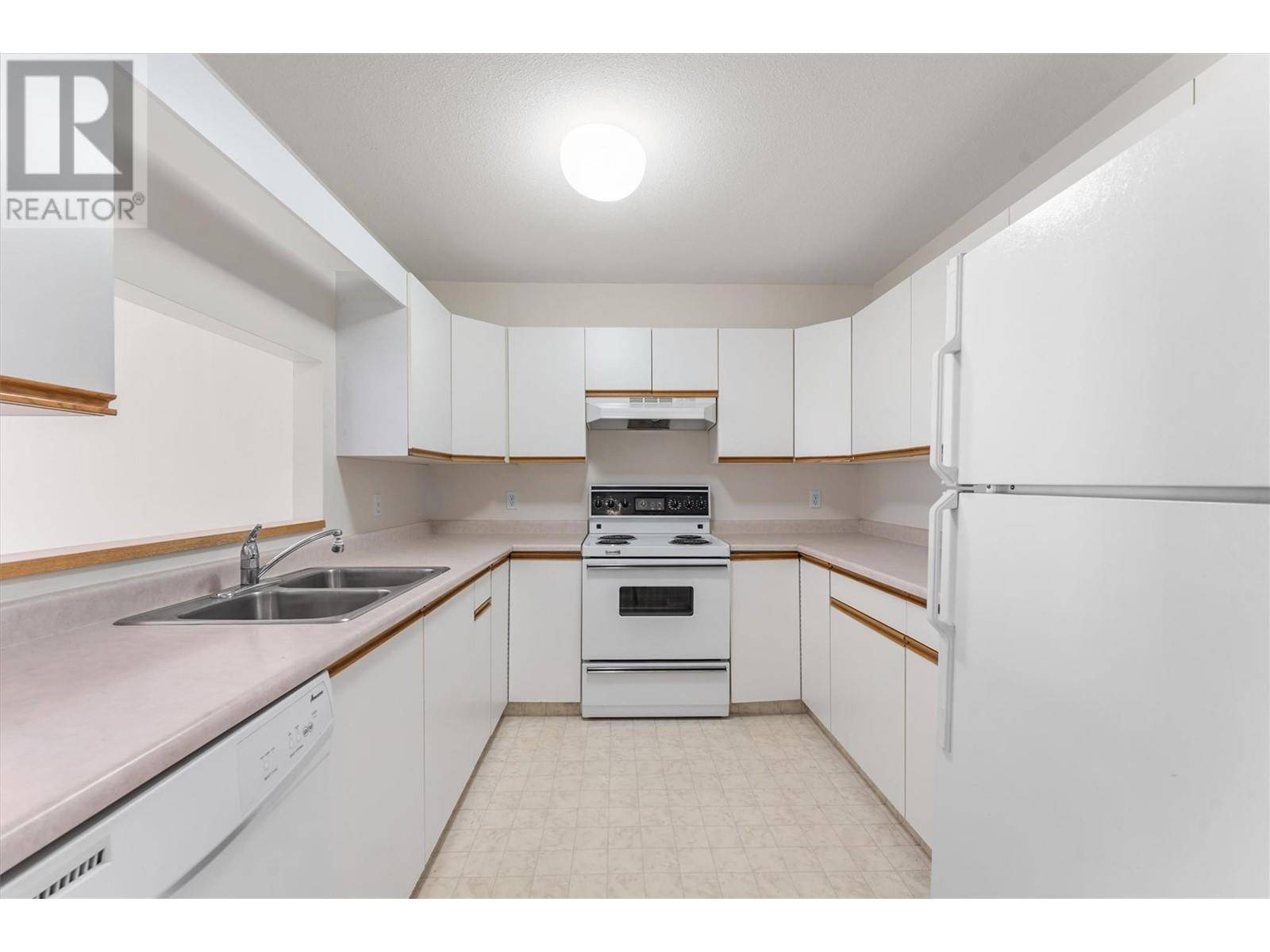 Kelowna, BC V1V2A5,400 Sutton CRES #205