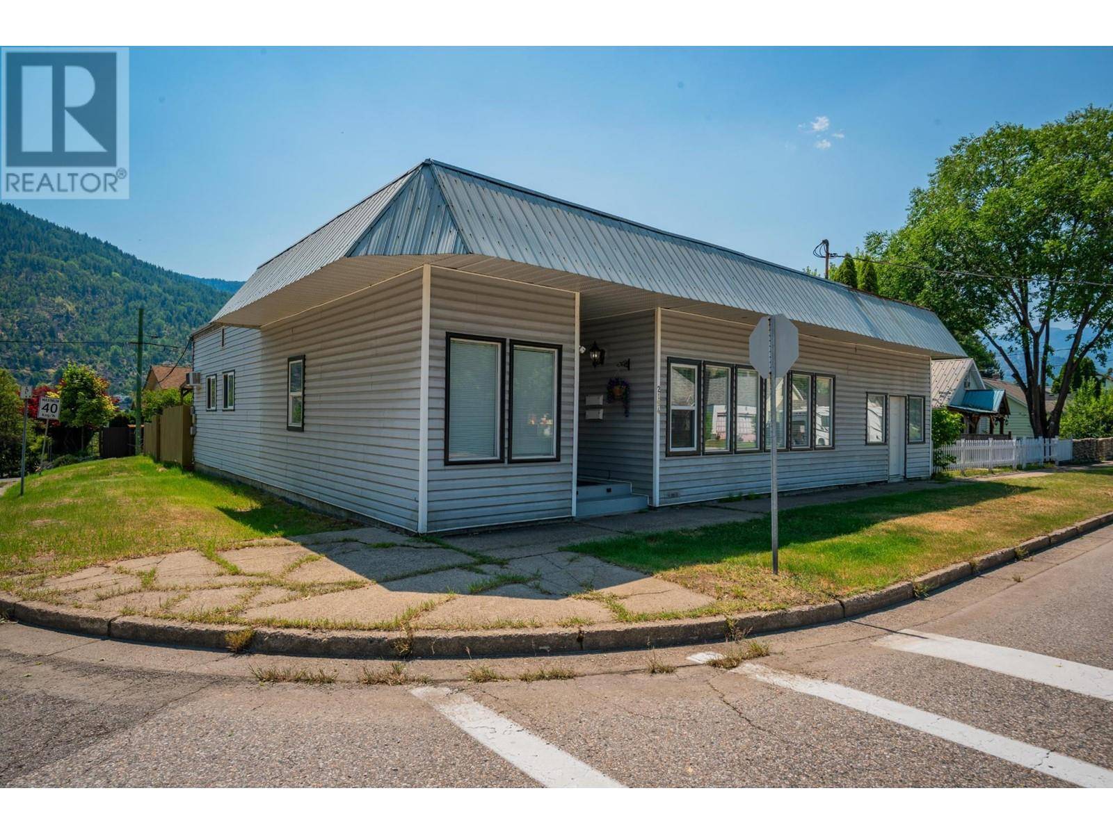 2194 SIXTH Avenue, Trail, BC V1R3B7