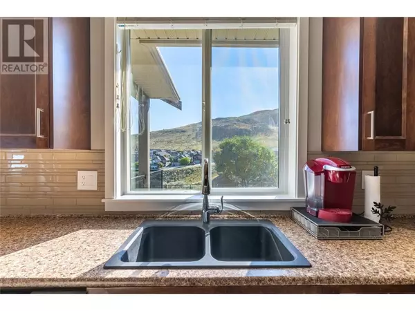 Kamloops, BC V2B0B9,1041 SADDLEBACK Court