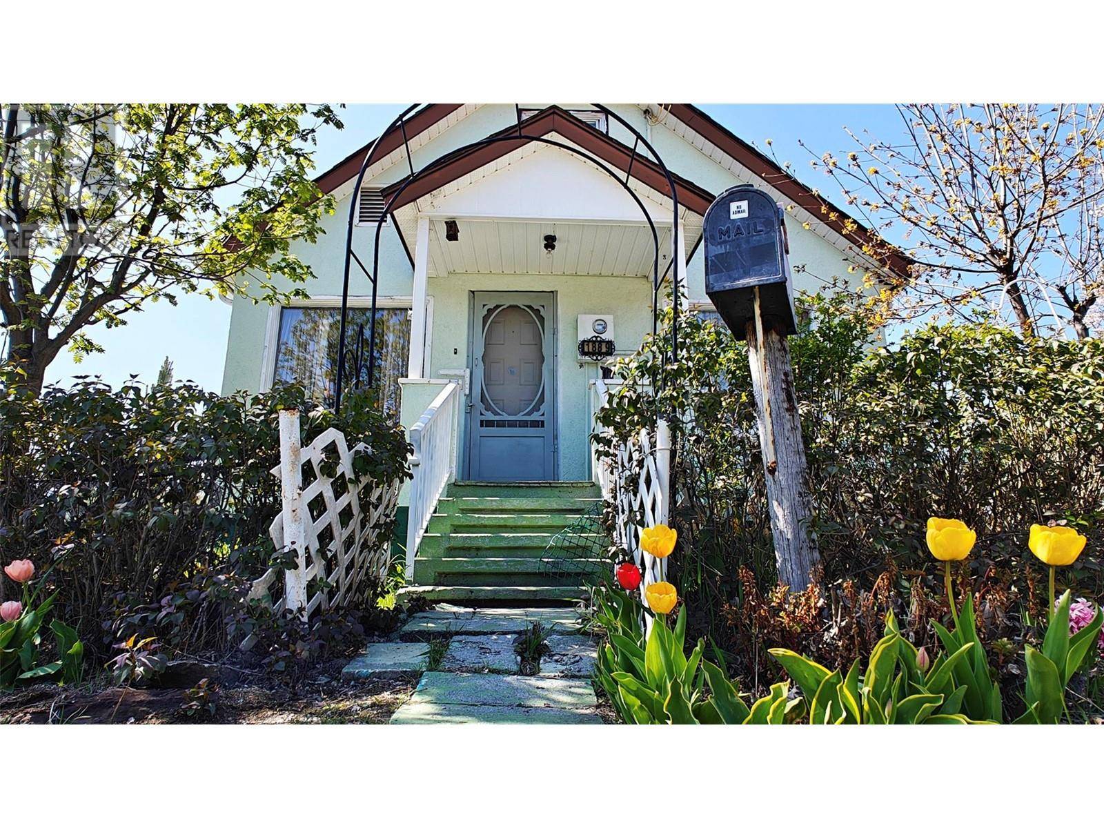 1889 BOWSER Street, Trail, BC V1R2Z5