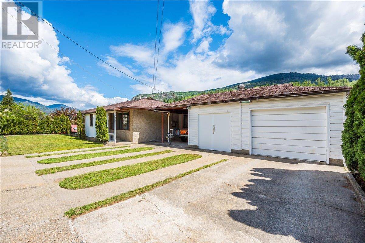 Rivervale, BC V1R4V3,275 2nd Avenue