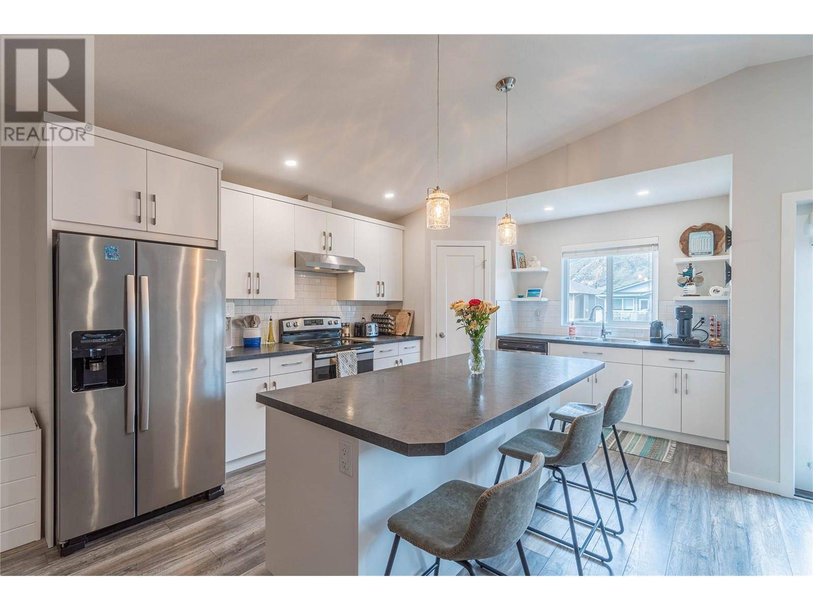 Kamloops, BC V2B4V7,2364 BOSSERT Avenue