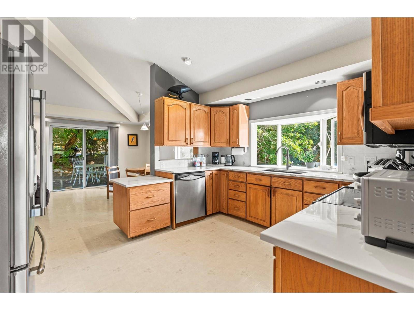 Vernon, BC V1T4P9,2804 25 Street