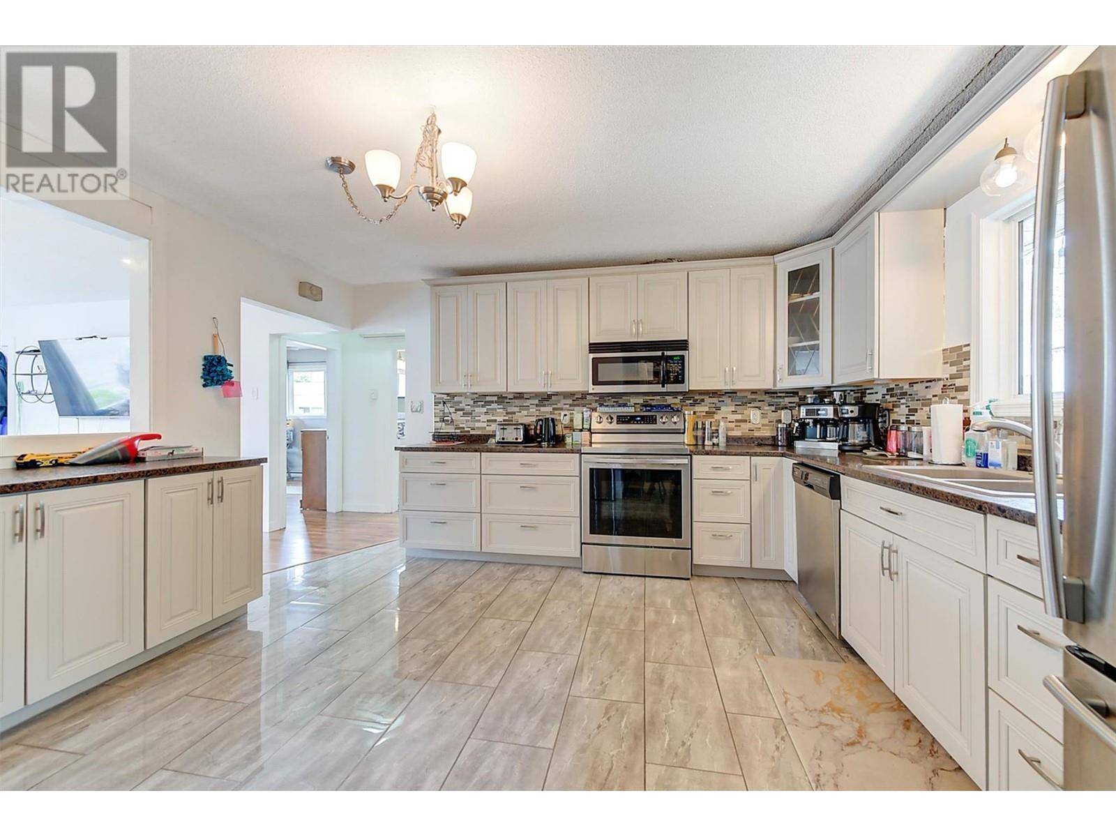 Kelowna, BC V1Y2C1,711 Kingsway Street