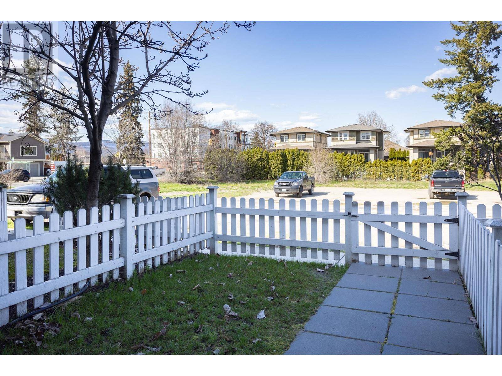 Kelowna, BC V1X8E6,122 Hartman RD #105
