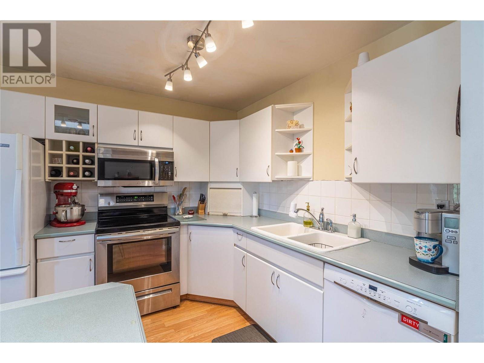 Kamloops, BC V2E1S3,333 WADDINGTON Drive