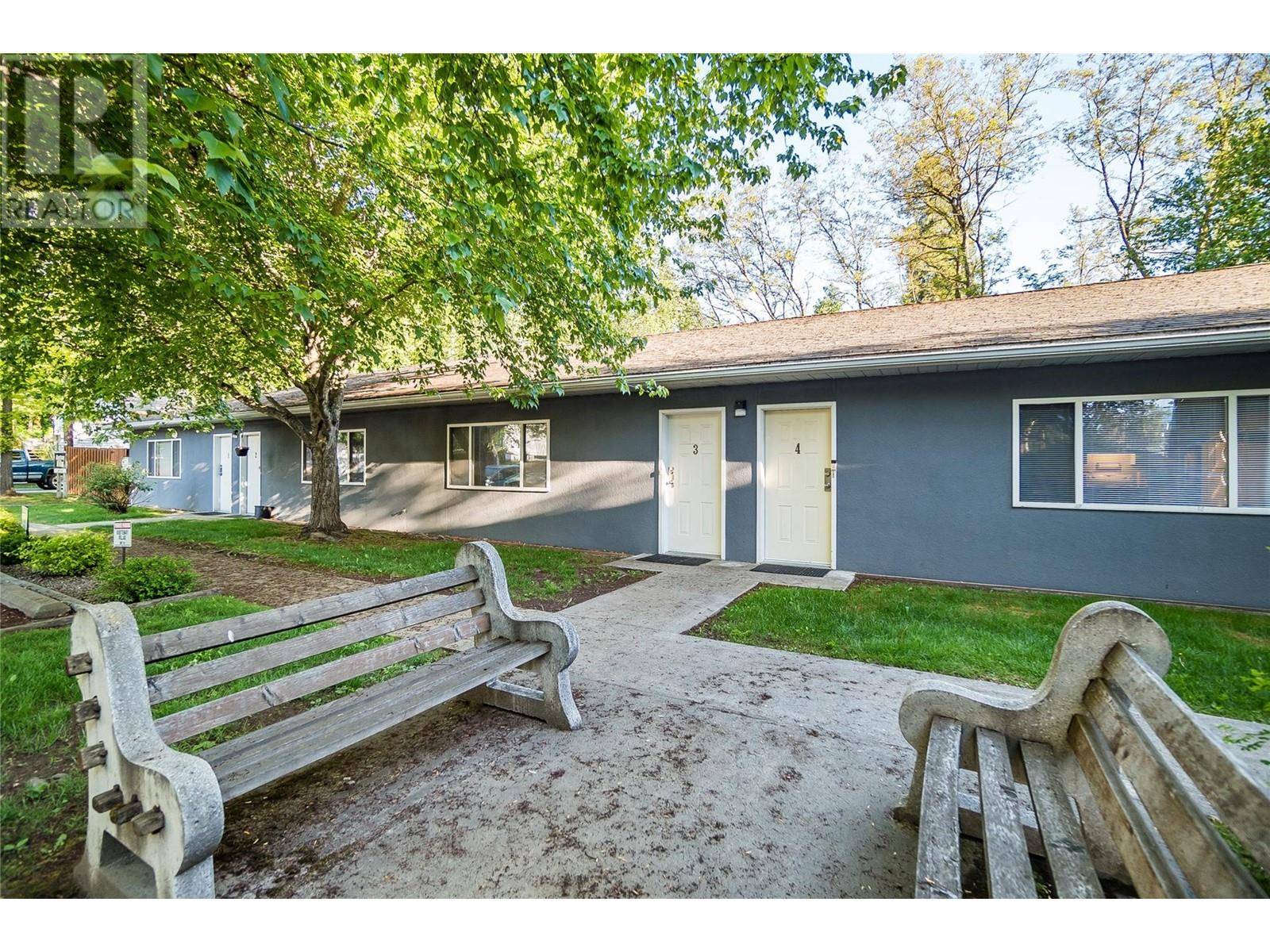 Castlegar, BC V1N1H1,663 COLUMBIA Avenue
