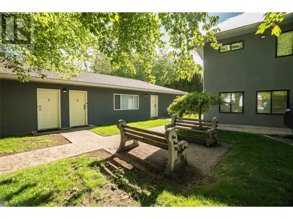 Castlegar, BC V1N1H1,663 COLUMBIA Avenue