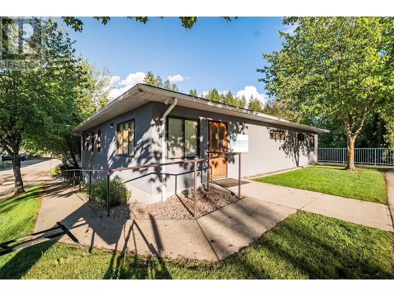 663 COLUMBIA Avenue, Castlegar, BC V1N1H1