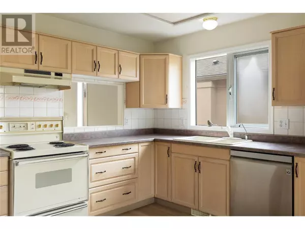 Kelowna, BC V1V1P8,595 Yates RD #118