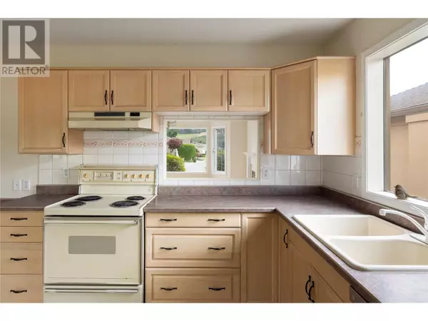 Kelowna, BC V1V1P8,595 Yates RD #118