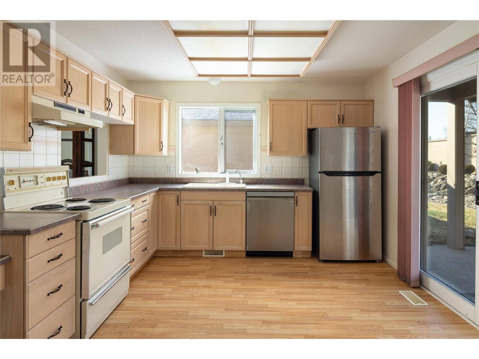 Kelowna, BC V1V1P8,595 Yates RD #118